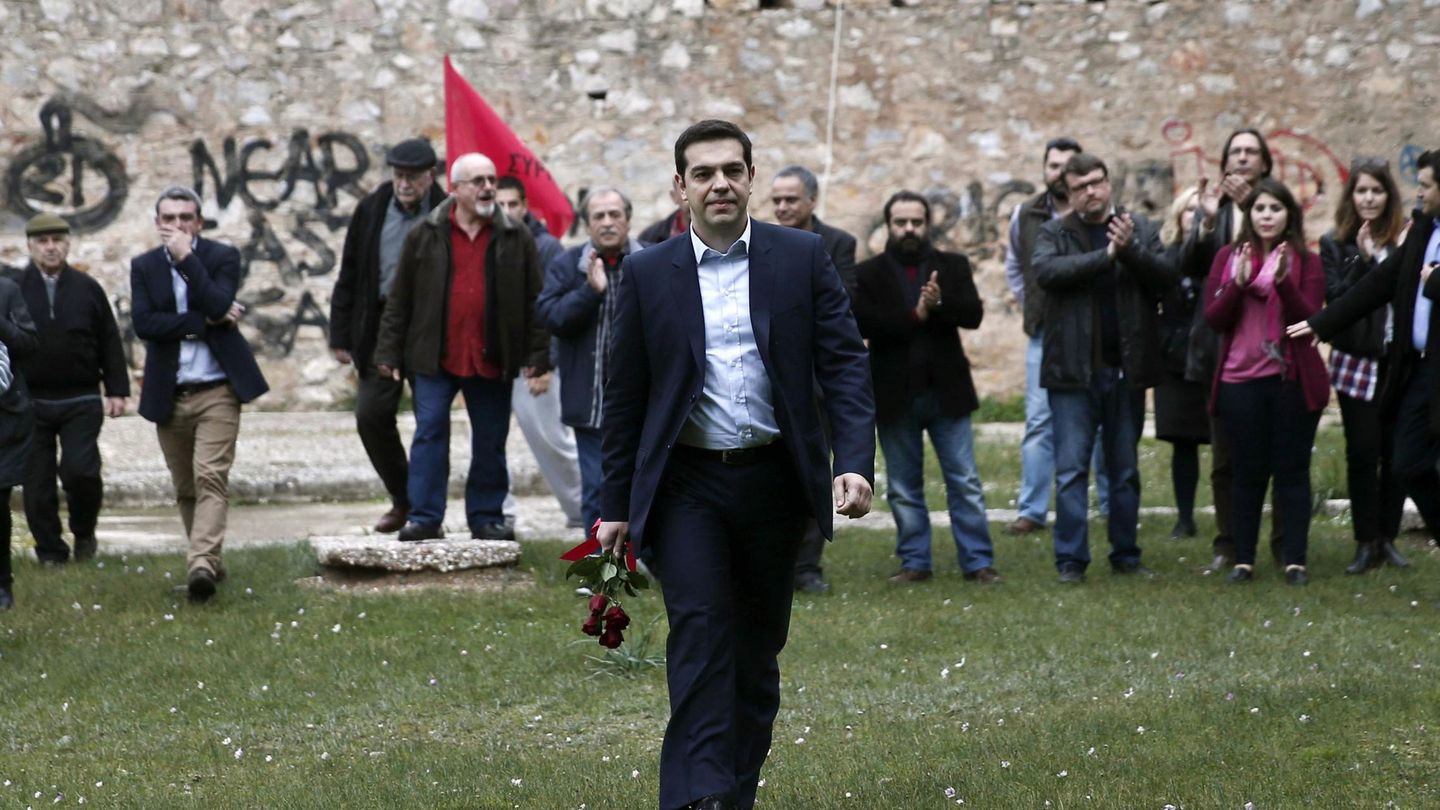 Tsipras, tras su elección como primer ministro, rinde  homenaje en Atenas a los griegos asesinados por los nazis (Reuters).