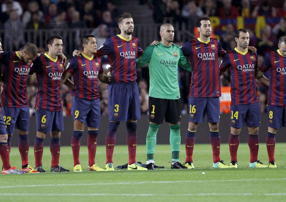 Foto: Los jugadores guardan un minuto de silencio el pasado viernes ante el Espanyol (Efe).