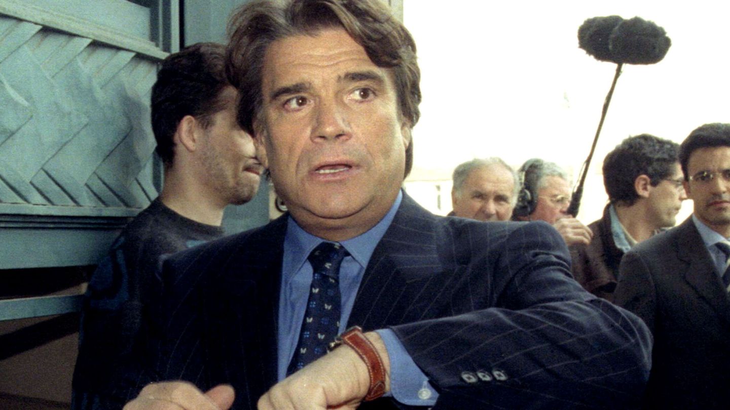 Bernard Tapie, en 1996 en uno de sus múltiples juicios. (Reuters)