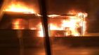 Aparatoso incendio de un autobús interurbano en Madrid