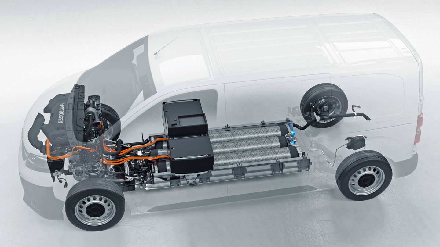 Bajo el suelo de carga van los tres depósitos de hidrógeno. Y Opel ofrece dos longitudes de carrocería.