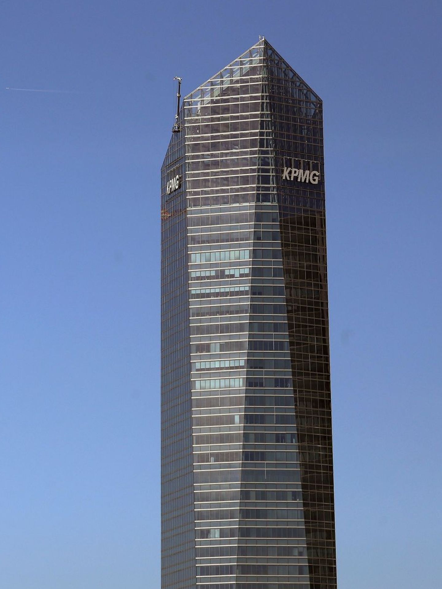 Torre Cristal, en el complejo de las cuatro torres de la Castella, en Madrid, donde tiene su sede europea Pavilion Energy. (EFE)