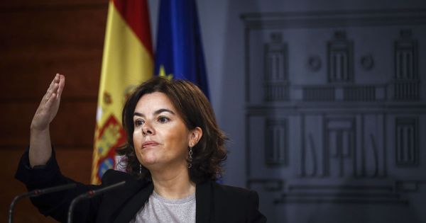 Foto: La vicepresidenta del Gobierno, Soraya Sáenz de Santamaría, durante su comparecencia. (EFE)