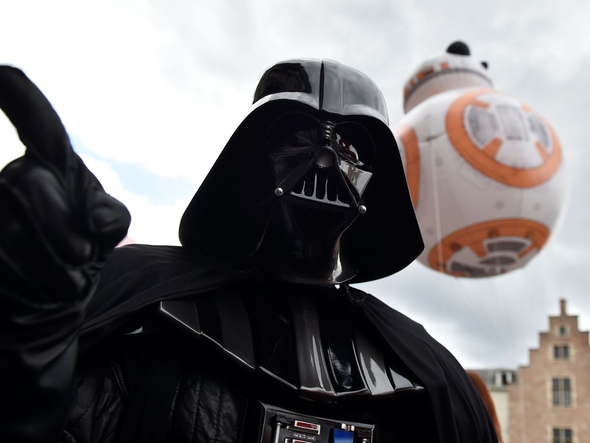Foto: Un fan disfrazado de Darth Vader. Foto: REUTERS Eric Vidal