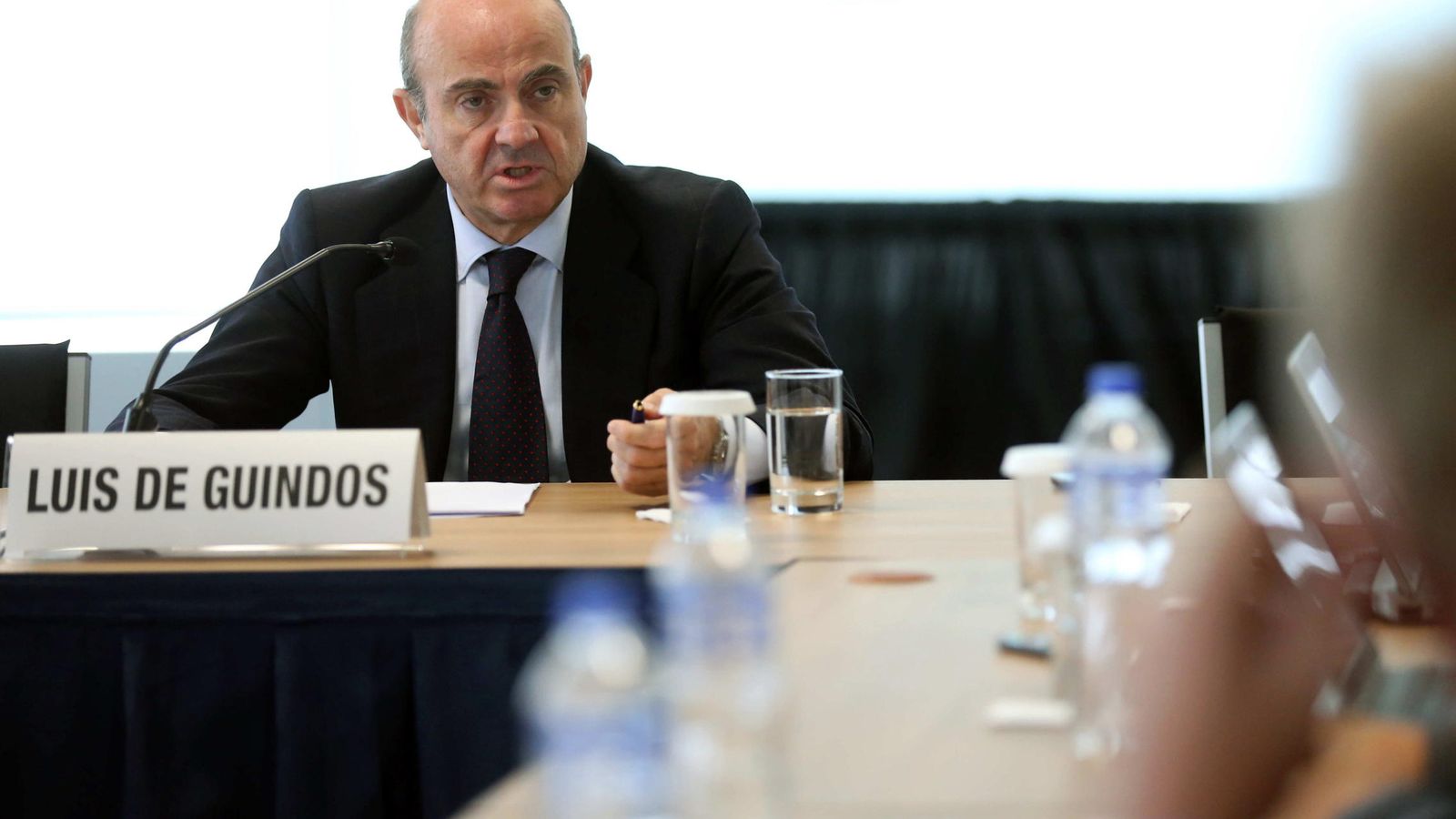 Foto: El ministro español de Economía y Competitividad, Luis de Guindos en una rueda de prensa en medio de las conclusiones de su participación en la Asamblea Anual del Fondo Monetario Internacional (FMI) y el Banco Mundial (BM). (EFE)