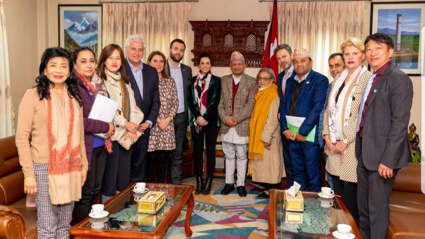 La delegación cacereña se reúne con los dirigentes nepalíes. (Junta de Extremadura)