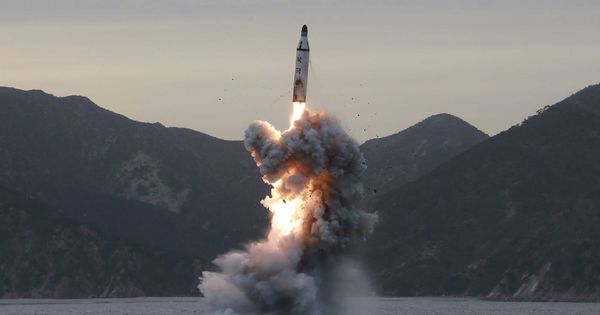 Foto: Fotografía de archivo del lanzamiento de un misil balístico realizado por Corea del Norte. (EFE)