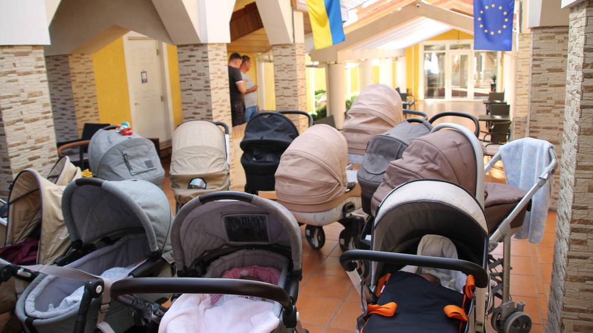 La embajada española en Kiev recibirá este lunes a las familias atrapadas con sus hijos