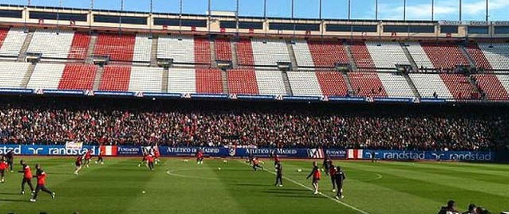 Foto: El Atlético, arropado por unos 20.000 hinchas en su entrenamiento previo al derbi