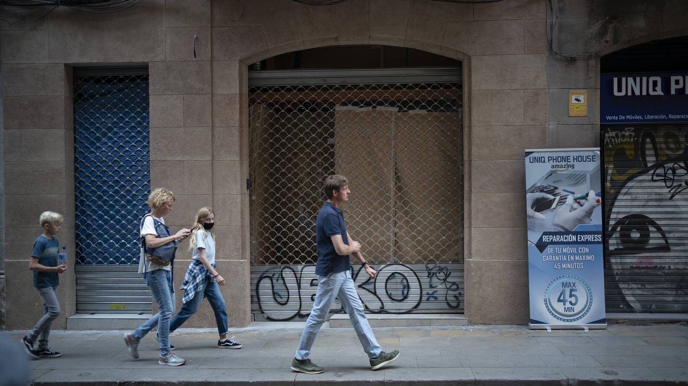 Foto: Un comercio cerrado en el centro de Barcelona. (Joan Mateu Parra)