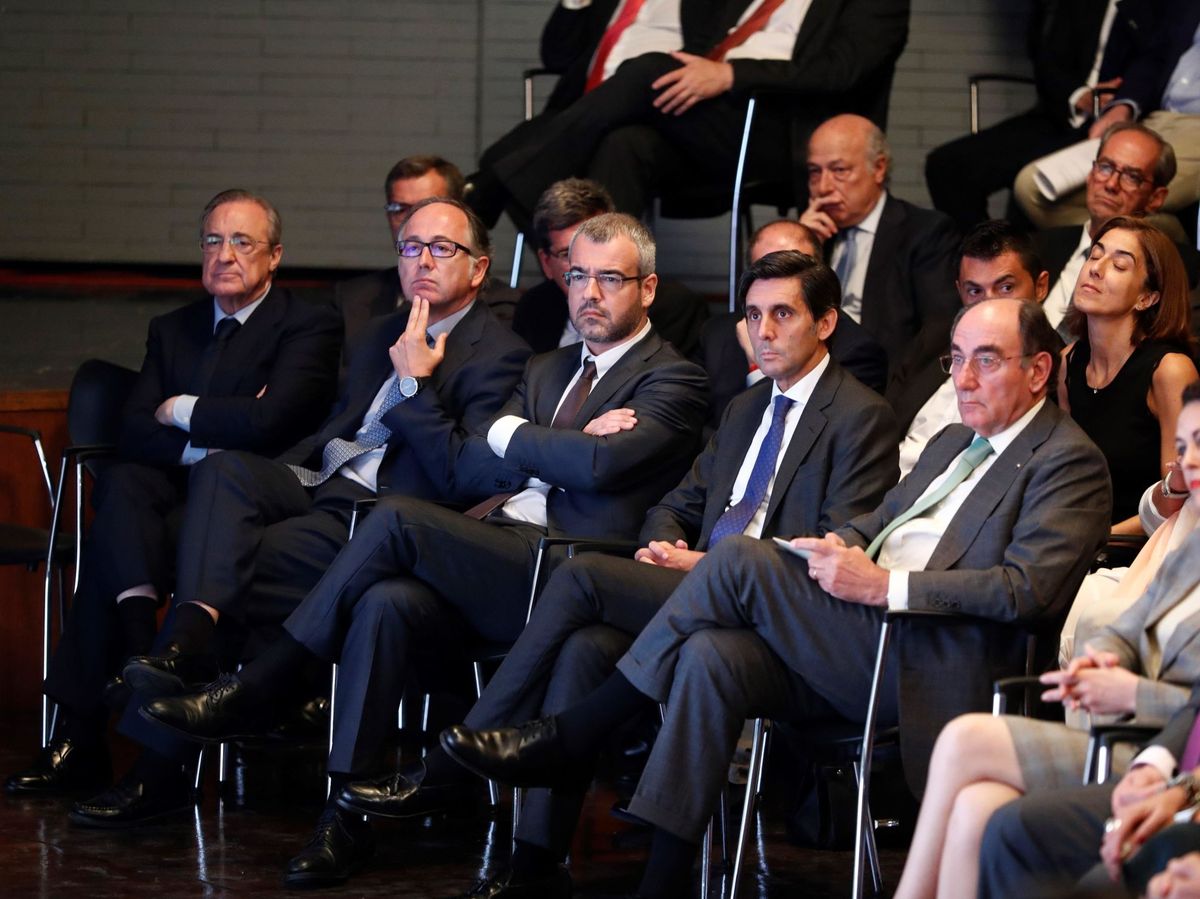Foto: El presidente de ACS, Florentino Pérez (i), y el presidente de Iberdrola, José Ignacio Sánchez Galán (d). (EFE)