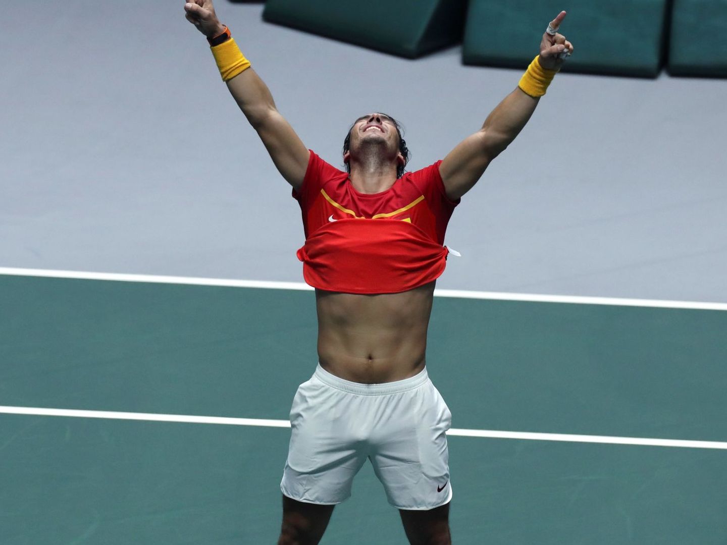 Rafa Nadal celebra el triunfo del equipo español en la final de la Copa Davis. (EFE)