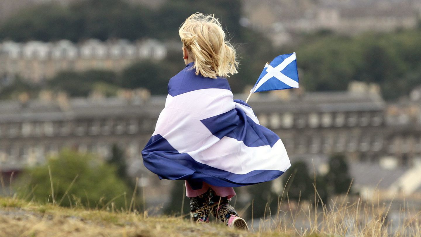 Una niña durante una marcha a favor de la independencia en Edimburgo (Reuters).