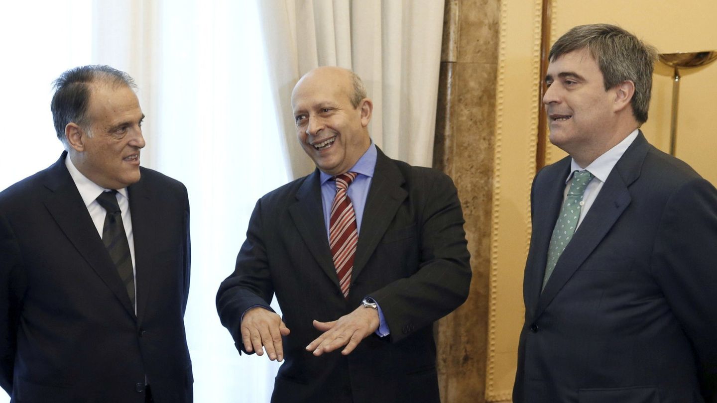 Javier Tebas junto al ministro Wert y a Miguel Cardenal (Efe).