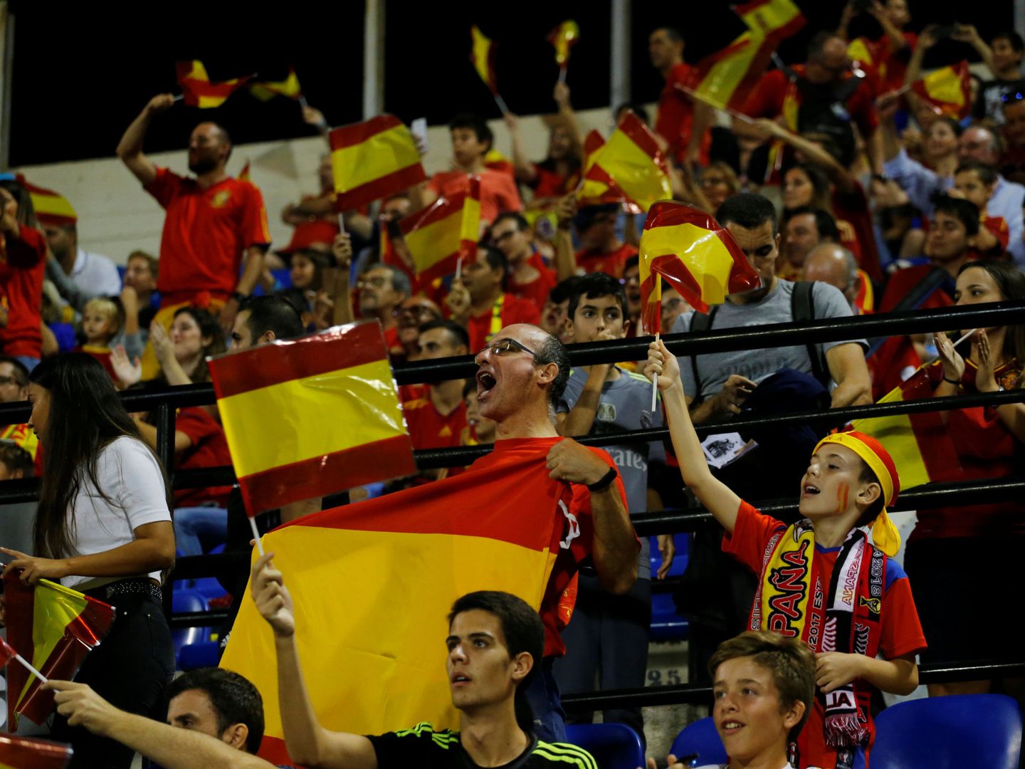 El Rico Pérez estuvo poblado por miles de banderas de España. (Reuters)