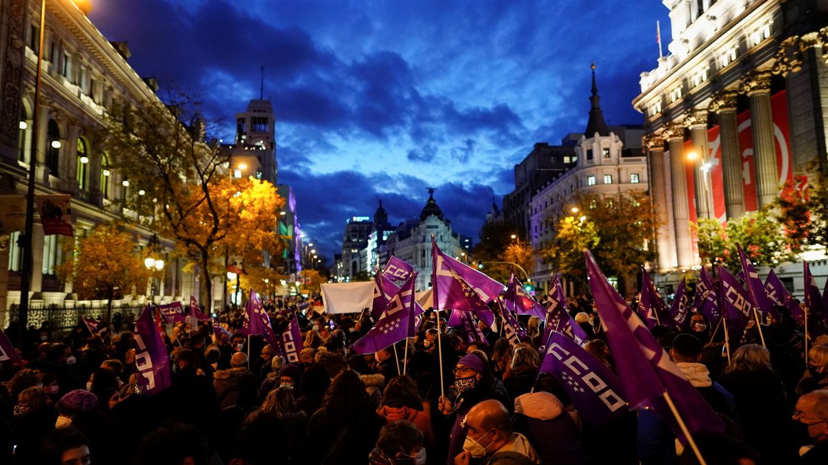 Miles de personas alzan su voz en España contra la violencia machista 