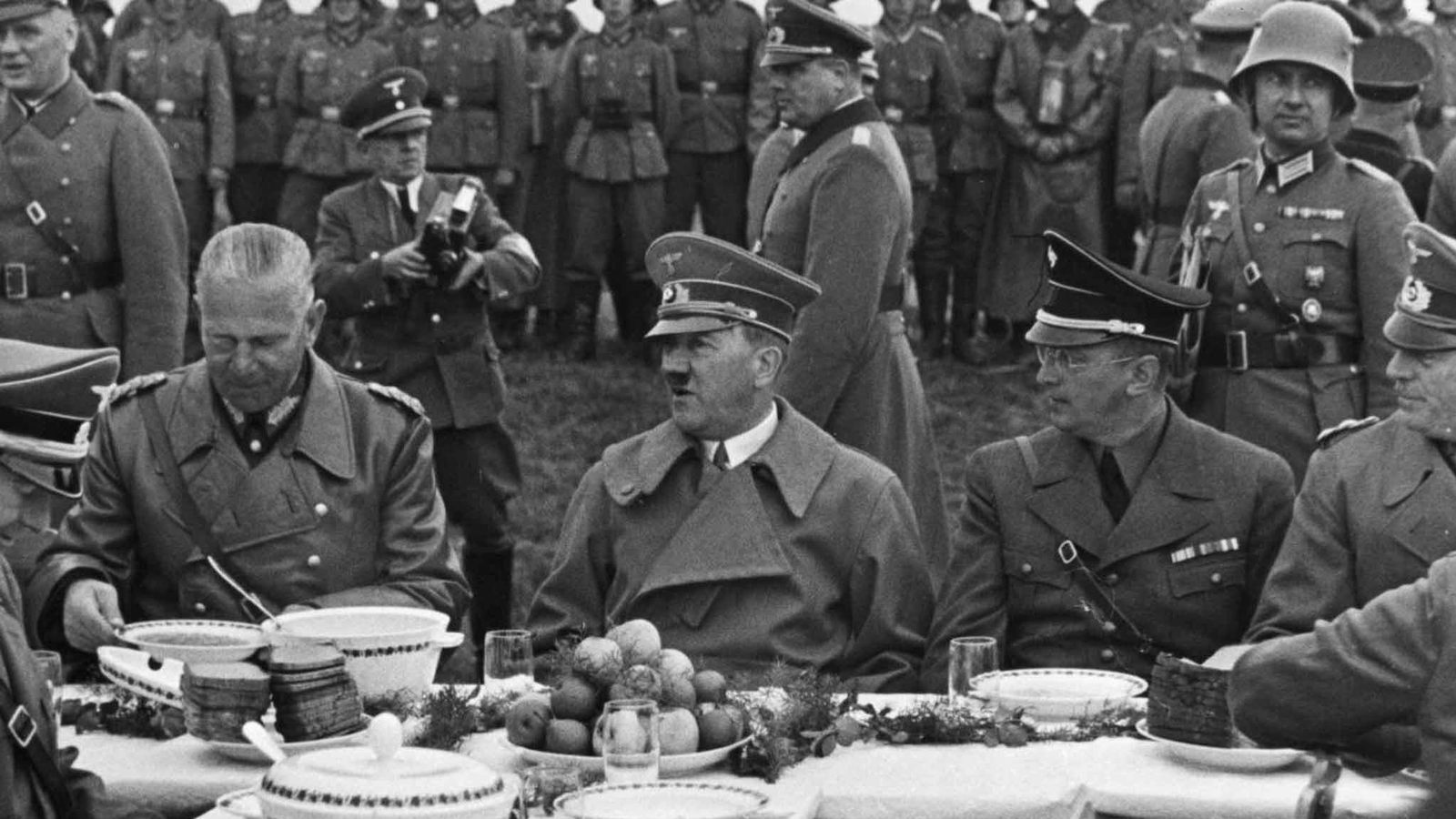Foto: Hitler de almuerzo al aire libre
