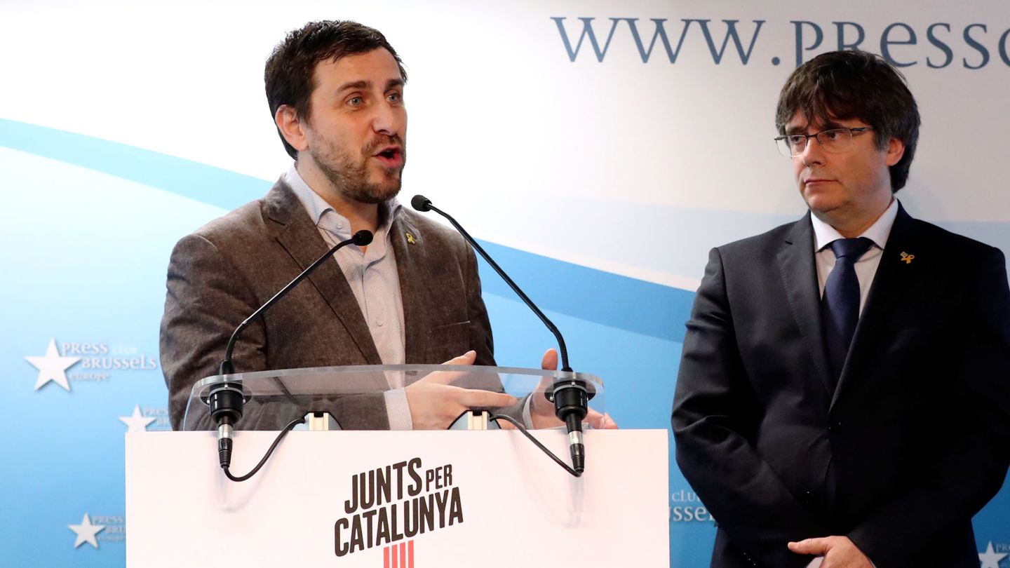 Toni Comín y Carles Puigdemont. (Reuters)