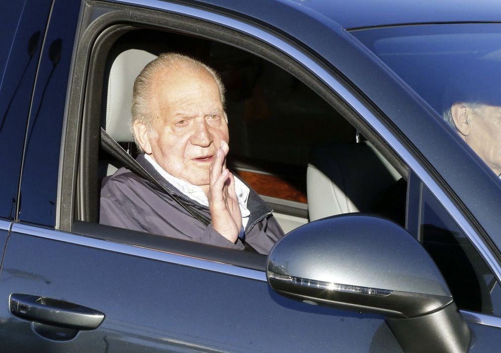 Foto: El Rey don Juan Carlos a su llegada a la clínica (I.C.)