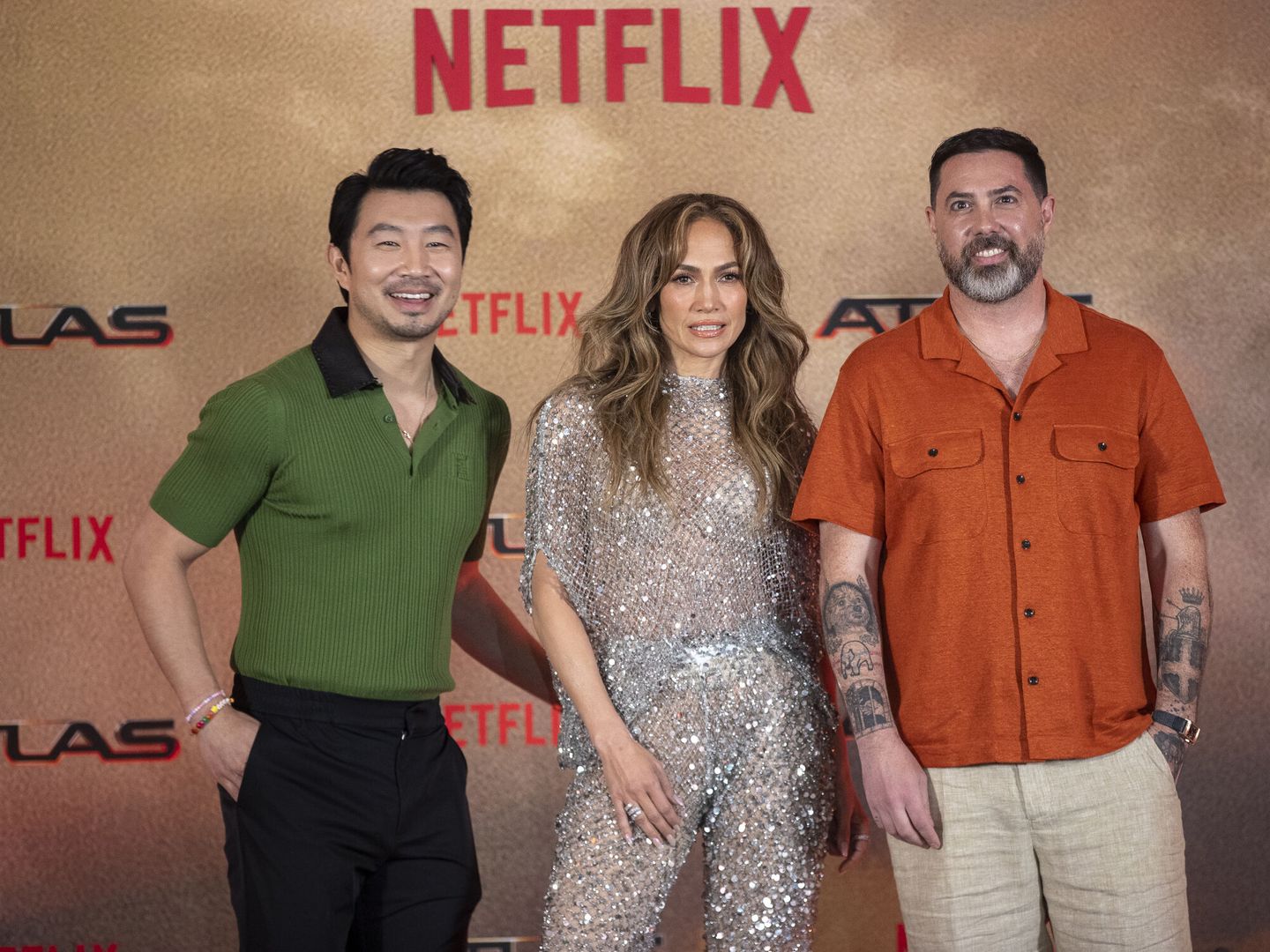 Lopez con sus compañeros en la nueva producción de Netflix. (EFE)