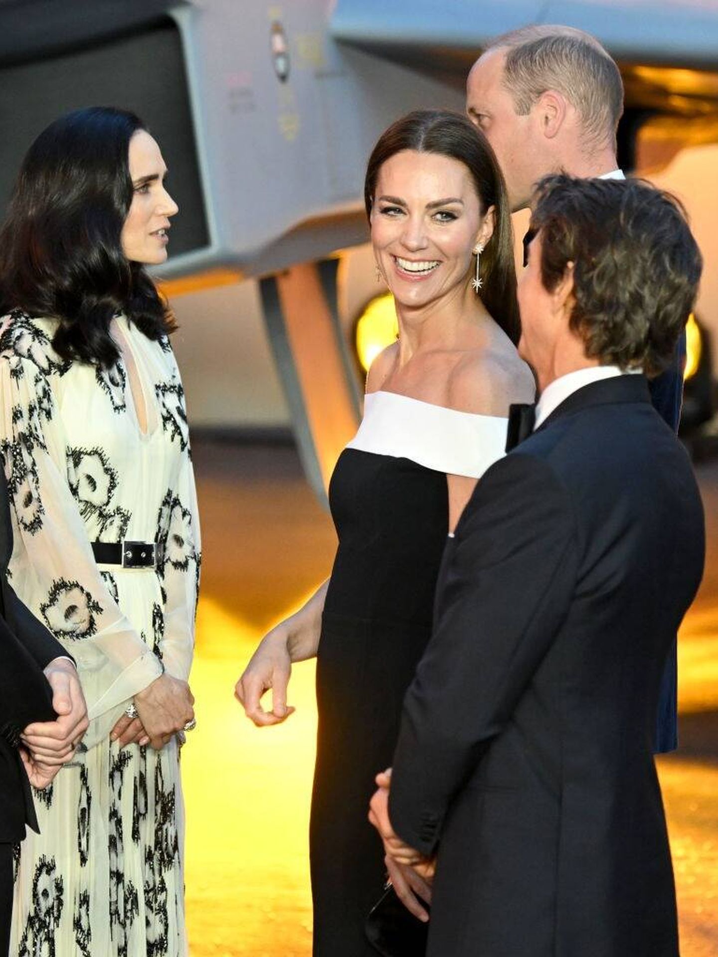 Jennifer Connelly, Kate, Guillermo y Tom Cruise conversan en la alfombra roja. (Getty)