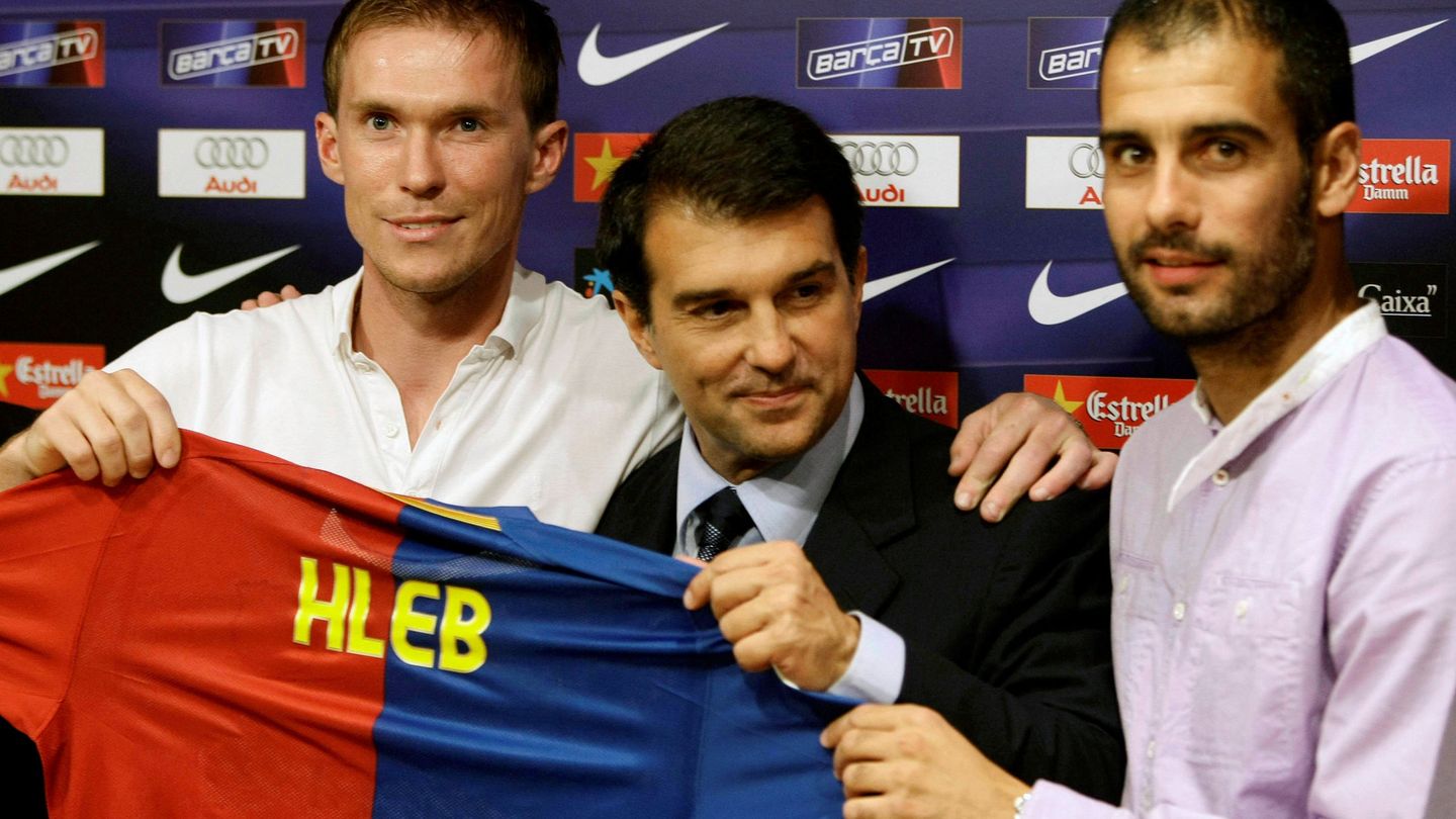 Laporta, en su época como presidente del Barça junto a Hleb y Pep Guardiola. (EFE)