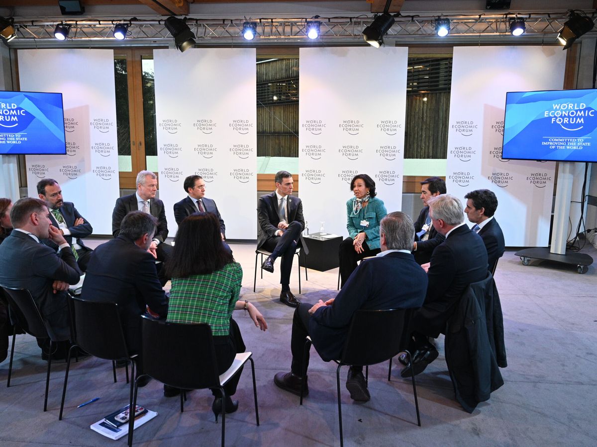 Foto: Reunión del presidente del Gobierno, Pedro Sánchez, con los principales dirigentes del Ibex en Davos, Suiza. (EFE/Borja Puig de la Bellacasa)