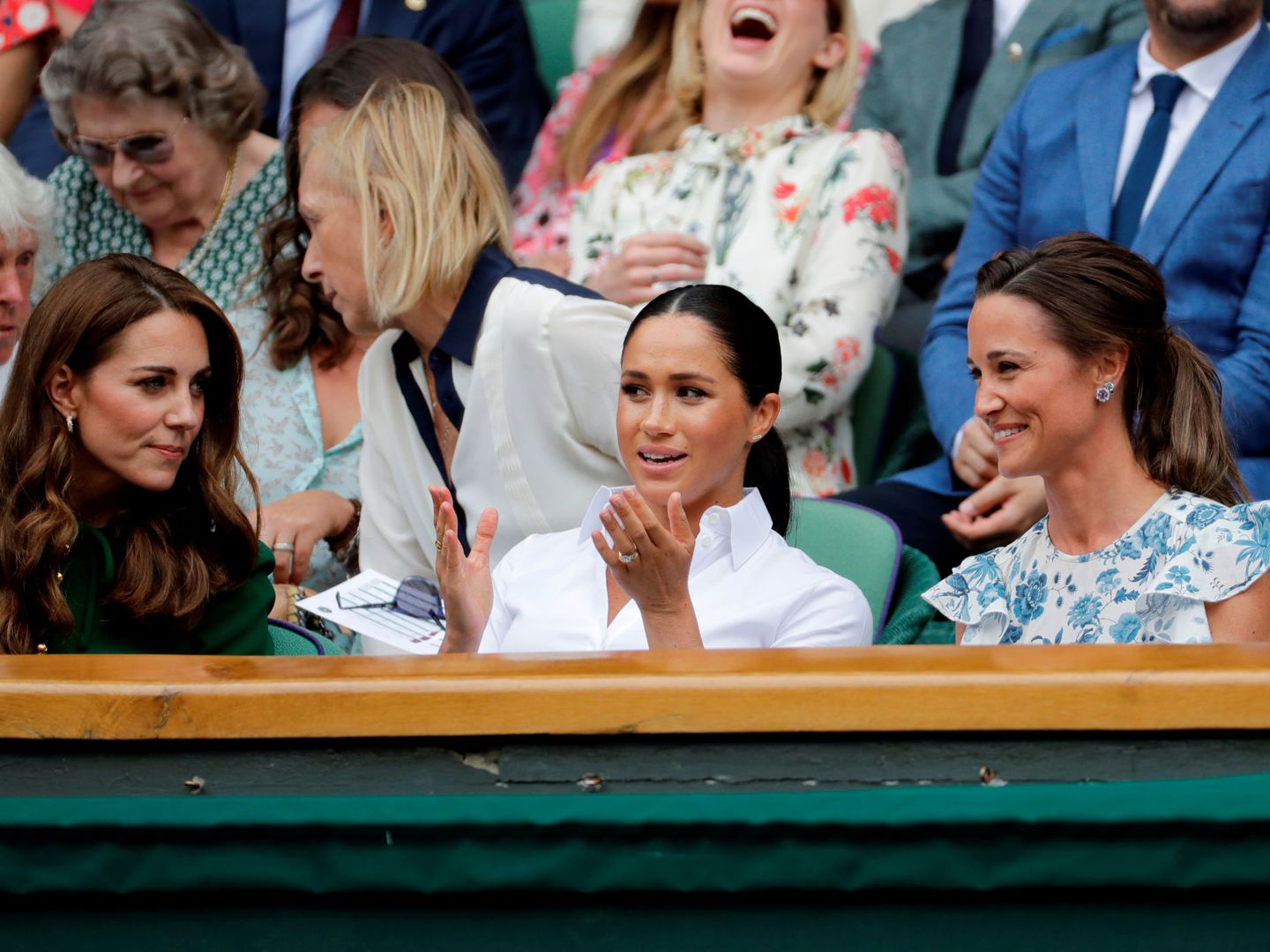 Kate Middleton y su hermana Pippa, con Meghan Markle. (Reuters)