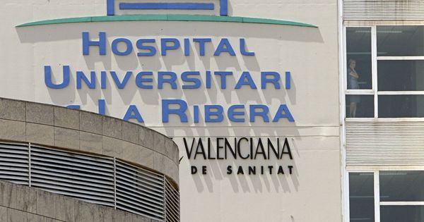 Foto: Vista del Hospital Universitari de la Ribera de Alzira (Valencia). (EFE)