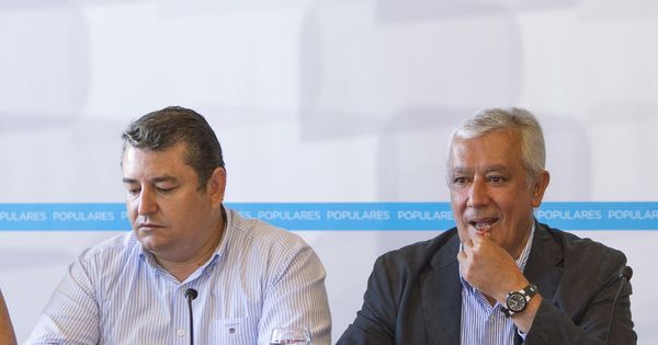 Foto: El vicesecretario de Política Autonómica del PP, Javier Arenas (d), y Antonio Sanz. (EFE)