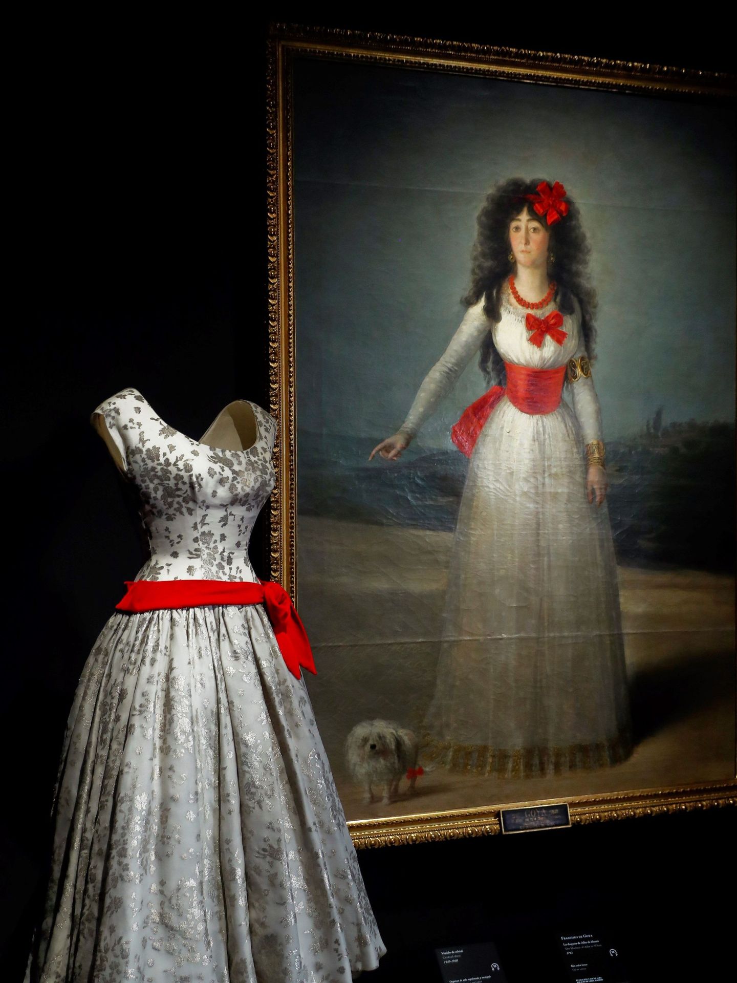 Vestido inspirado en el cuadro de Goya. (EFE)