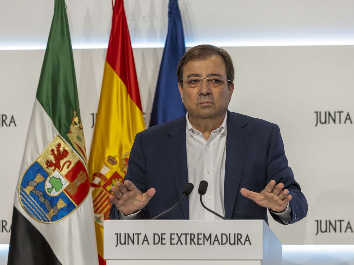 Foto: El presidente en funciones de la Junta de Extremadura, Guillermo Fernández Vara, en rueda de prensa tras la última reunión del Consejo de Gobierno. (EFE/Jero Morales)