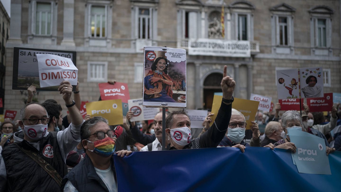 Momento de la manifestación convocada el año pasado contra la gestión de Colau. (Joan Mateu Parra)