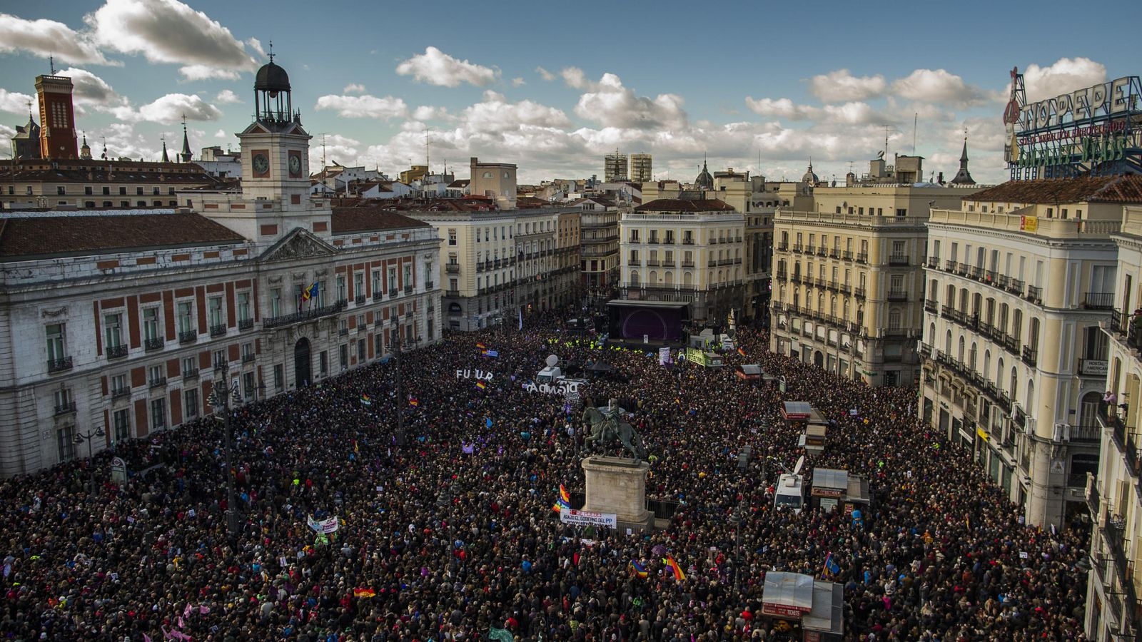 Foto: La Puerta del Sol, durante la 'marcha por el cambio' organizada por Podemos el 31 de enero. (AP)