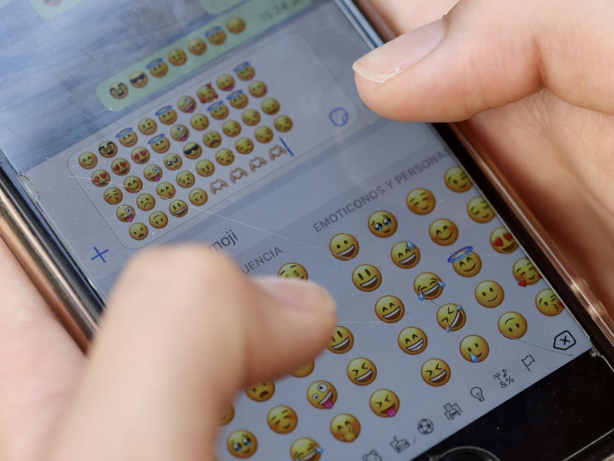 Foto: Los emojis también sirven para crear contraseñas más seguras (EFE/Raquel Manzanares)