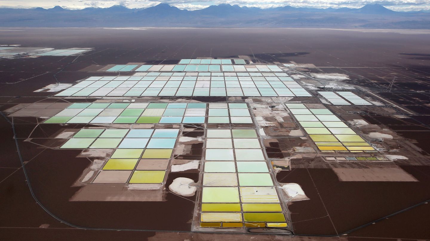 Producción de litio en el desierto de Atacama, en el norte de Chile. (Reuters/Iván Alvarado)