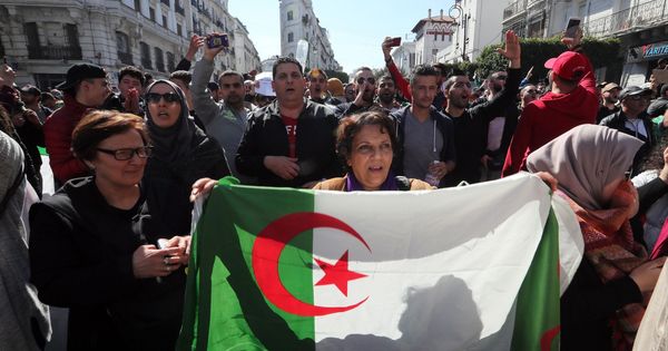 Foto: Manifestación contra la candidatura a un quinto mandato del presidente, Abdelaziz Bouteflika, en la capital de Argelia. (EFE)