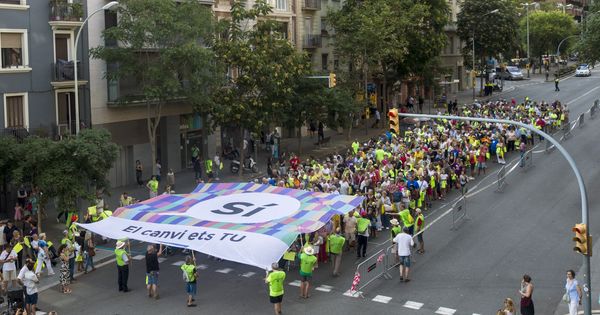 Foto: Simpatizantes de la Asamblea Nacional Catalana (ANC) participan en el ensayo de la manifestación de la próxima Diada. (EFE)