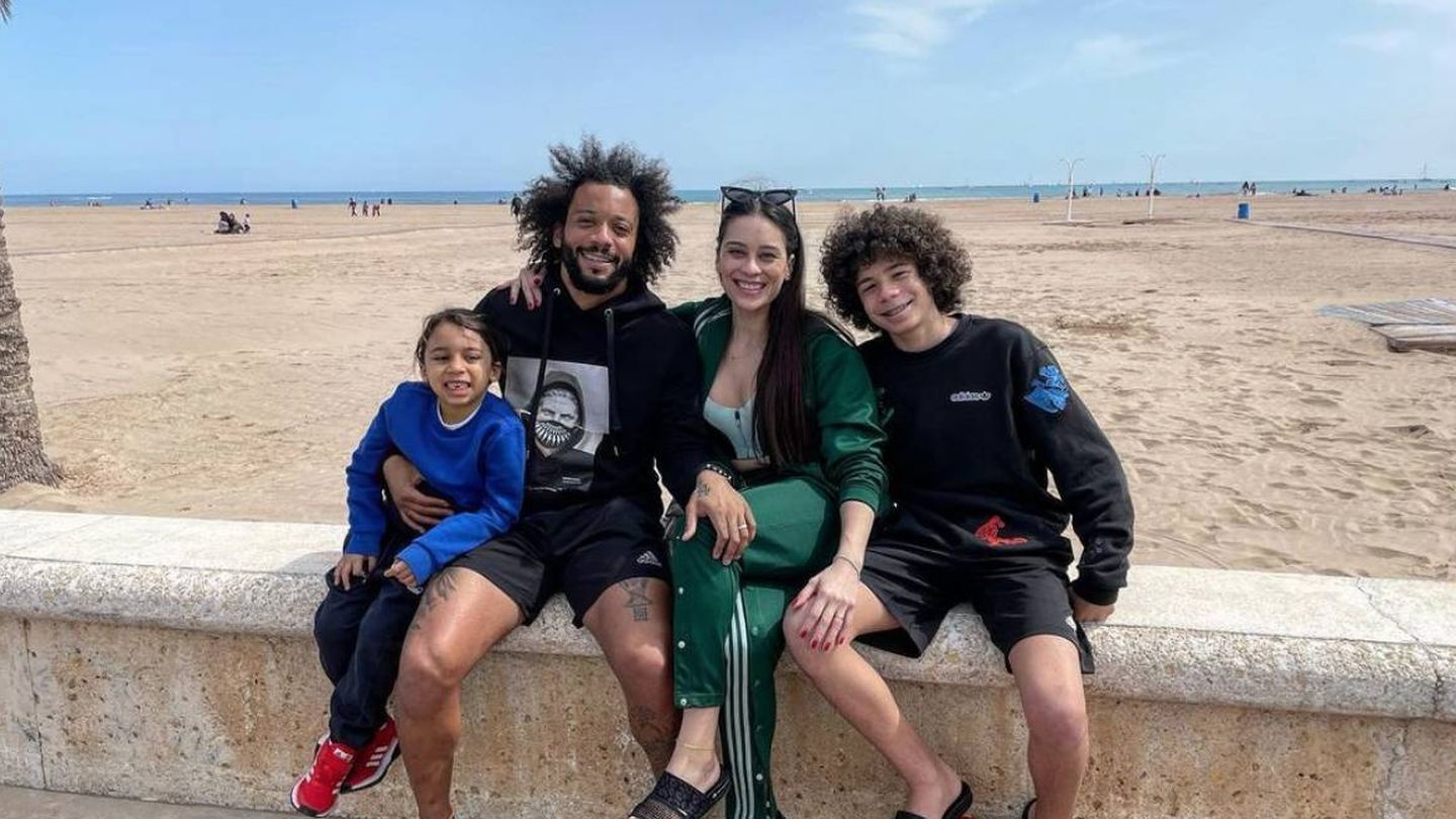 Marcelo con su familia en la playa de la Malvarrosa. (instagram Marcelo)