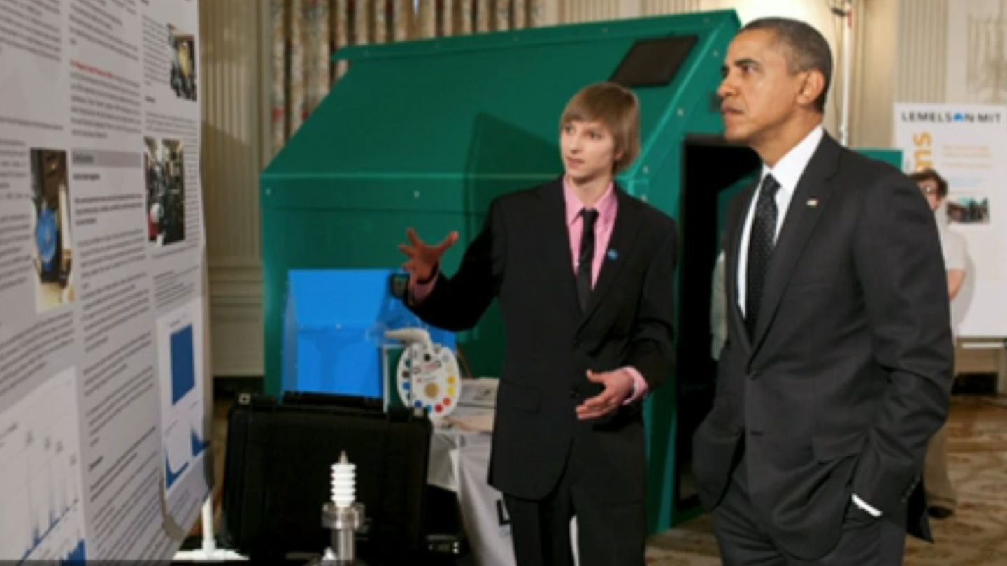Taylor Wilson explica sus proyectos al presidente Obama