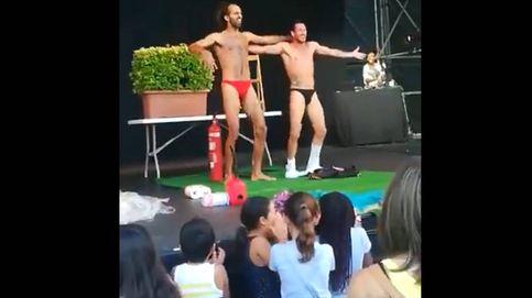 Doble striptease en un espectáculo para todos los públicos en fiestas de Barcelona
