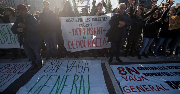 Foto: Manifestantes cortan puntos de la ronda de barcelona y la lÍnea del vallÈs