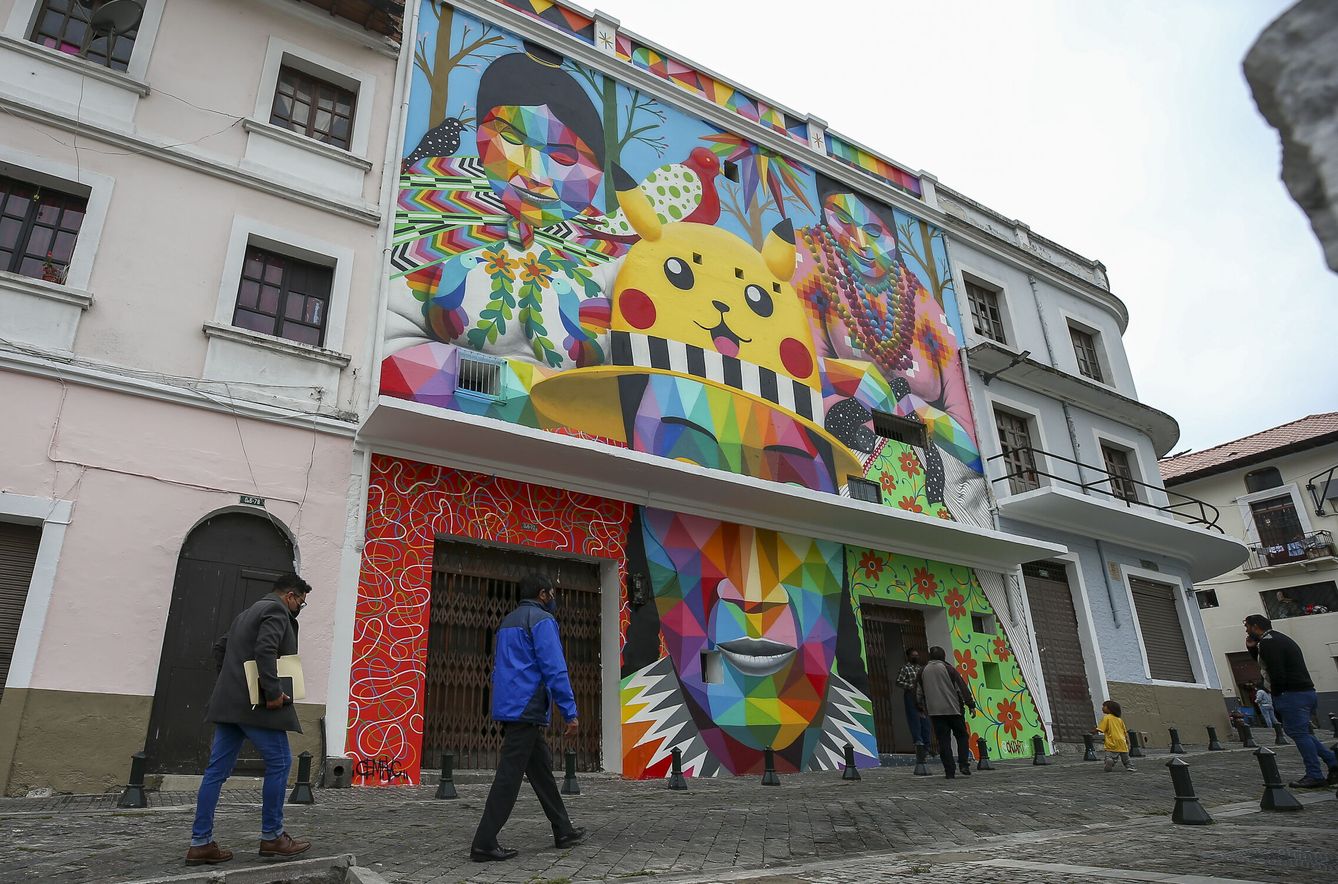 El mural pintado por Okuda San Miguel. (EFE/José Jácome)