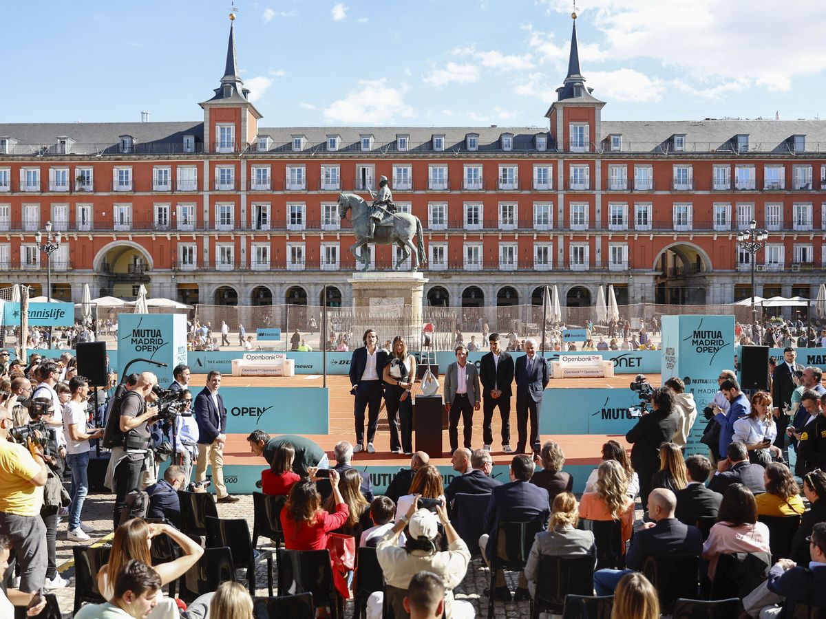 Foto: Presentación del Mutua Madrid Open en la Plaza Mayor. (EFE/Rodrigo Jiménez)