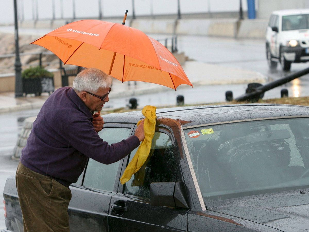 Foto: Será muy importante limpiar el coche a la perfección cada vez que llegues a casa. (EFE)