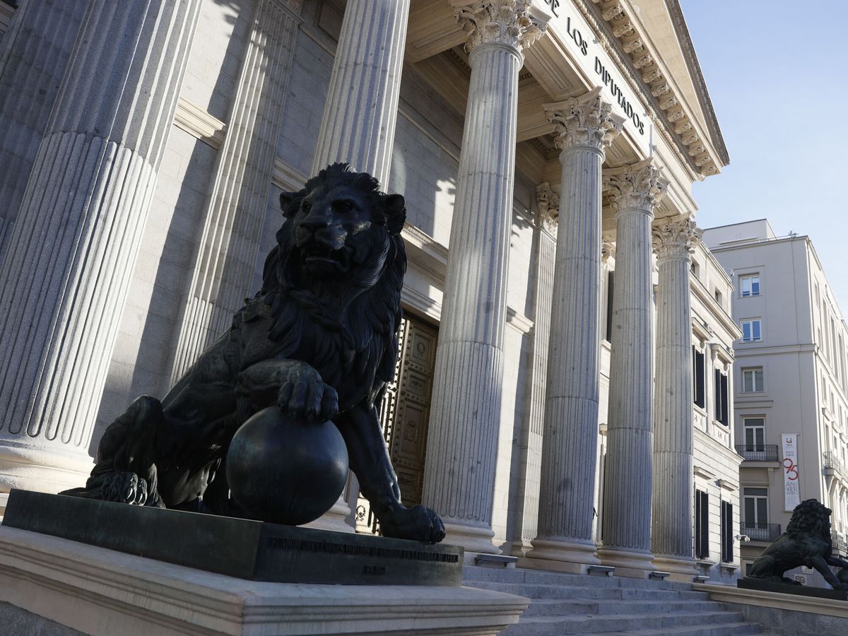 Foto: Vista de la escalinata de los leones en el Congreso de los Diputados. (EFE/Mariscal)