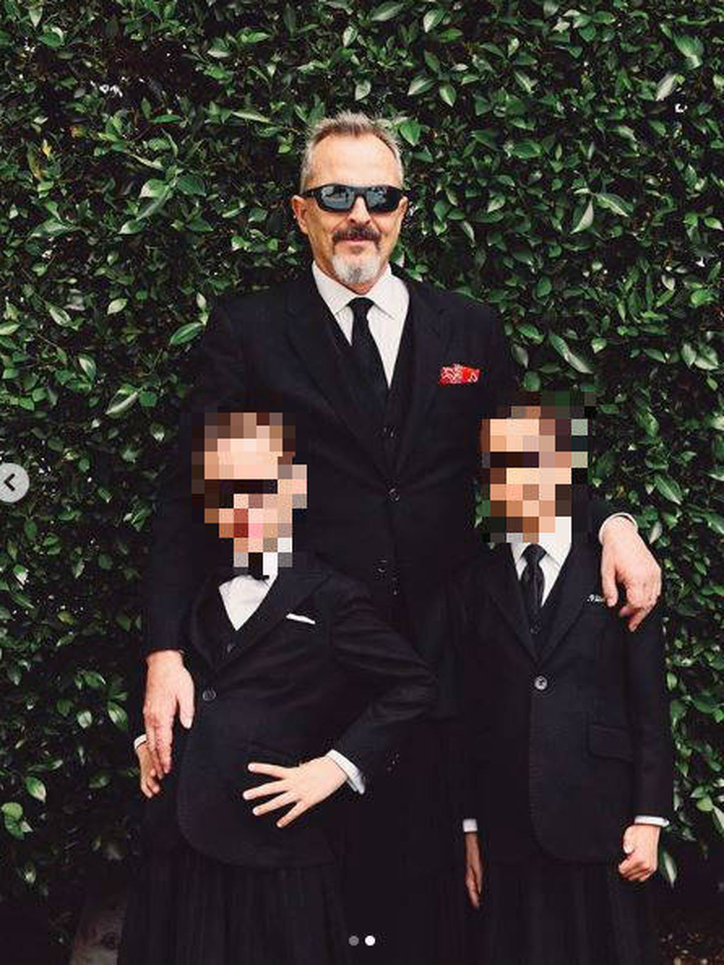 Miguel Bosé, con sus hijos, en una foto de sus redes sociales. (Instagram)