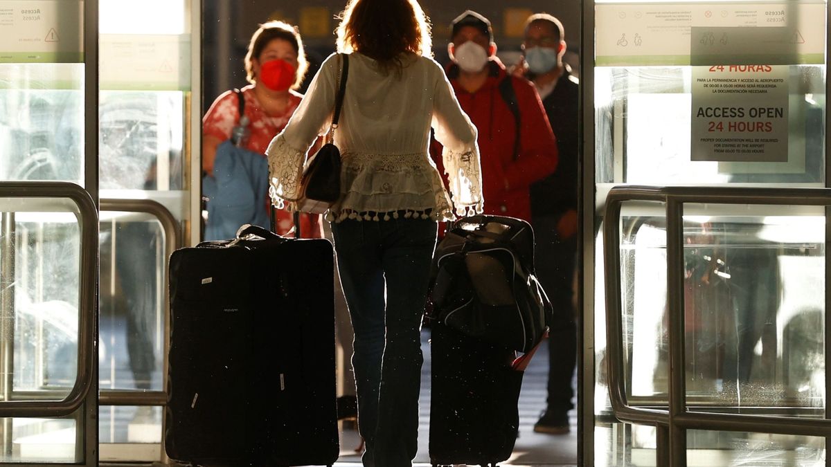 España impone una cuarentena obligatoria a todos los viajeros procedentes de India