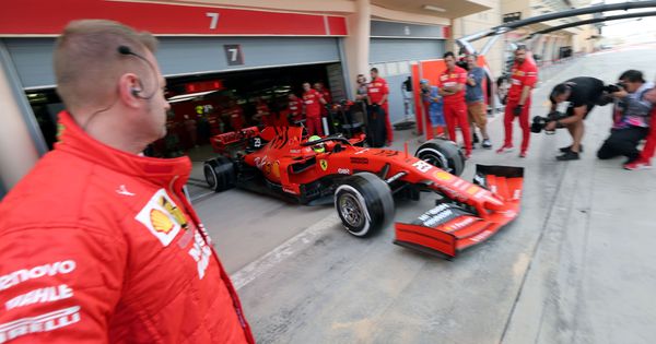 Foto: Ferrari durante los test post Gran Premio de Bahréin. (Reuters)