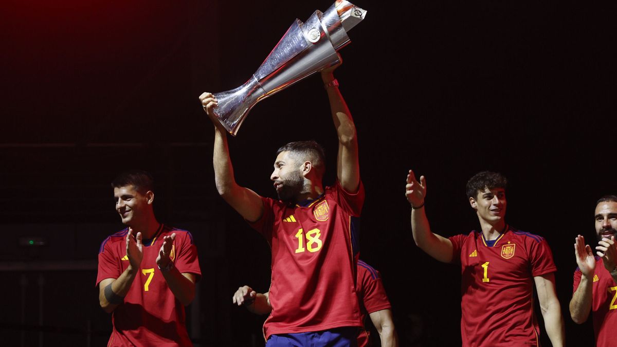 El emotivo gesto de Jordi Alba a Sergio Rico en la celebración de la Nations League